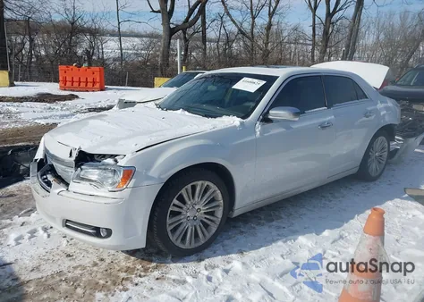 2012 Chrysler 300C Luxury Series z USA, uszkodzony, nr VIN 2C3CCAPT5CH253894